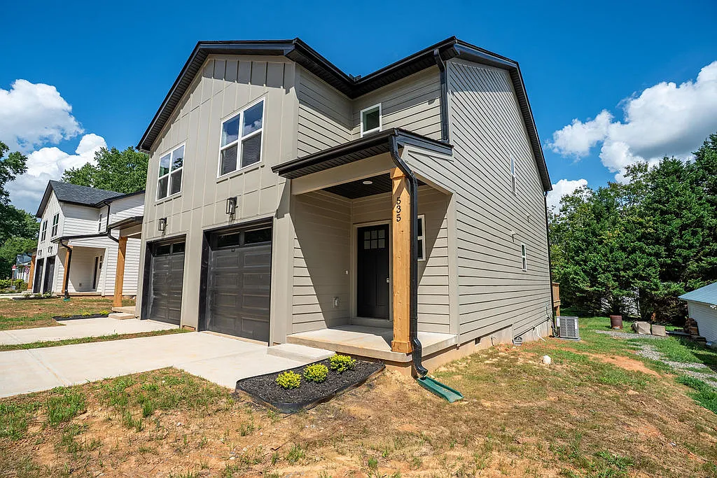 3 bed, 2.5 bath, 1400 sqft, $1,795 — Photo 2