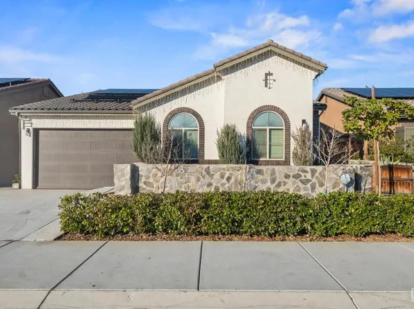 9426 Woodland Ridge Ln, Shafter, CA 93263