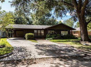 8695 Newfield Ln, Beaumont, TX 77707
