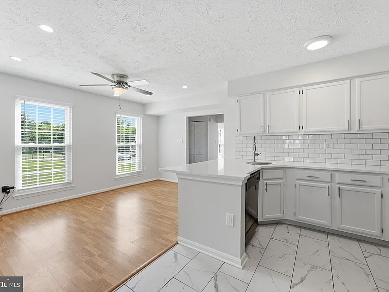 E Rosecroft Village Cir — Photo 9