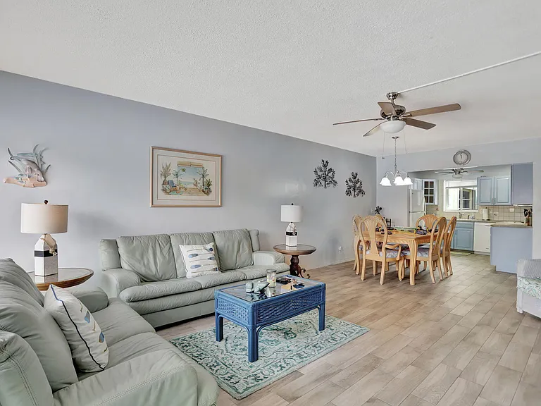 999 N Riverside Dr #3 — Photo 4