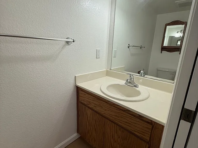 422 Occidental Cir — Photo 10