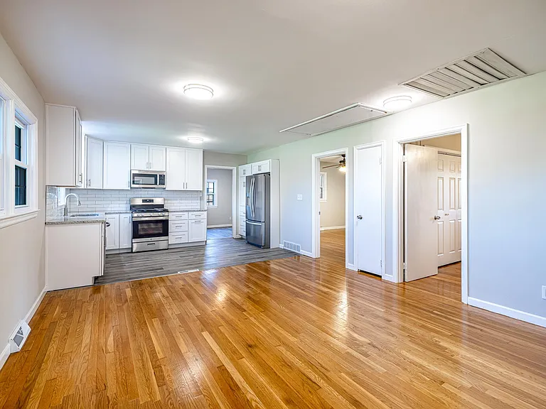 614 Portland Dr — Photo 1