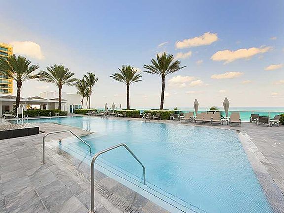 Heated Infinity Edge Swimming Pool