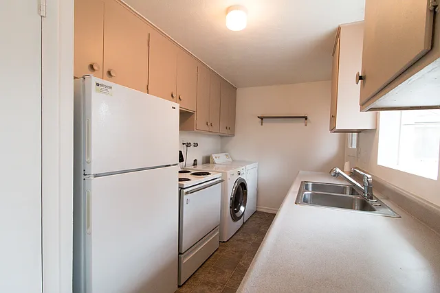 4020 Bell Ave — Photo 6
