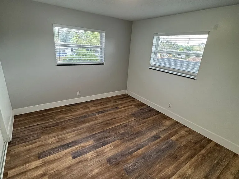 2500 Johnson St — Photo 11