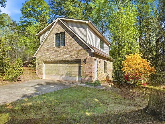 4th image of 302 Petty Rd