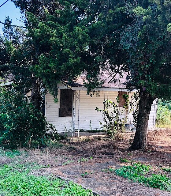 2nd image of 108 N Cypress St