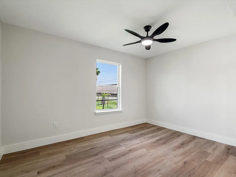 7104 Dallas St #1 — Photo 11