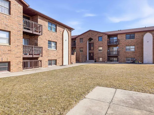 1161 Gillingham Rd #B3, Neenah, WI 54956