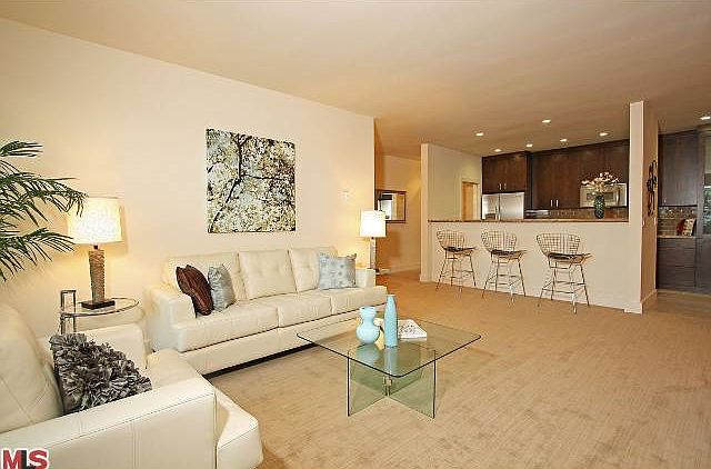1st image of 901 10th St APT 305