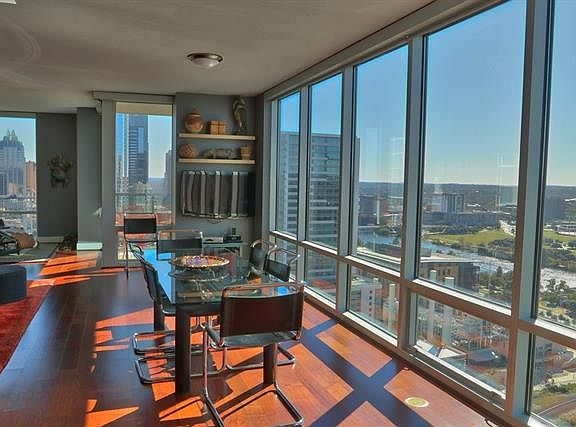 4th image of 300 Bowie St #2702