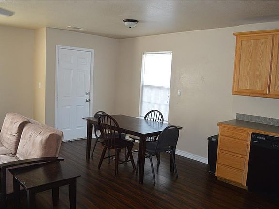 4th image of 706 N Harrison Ave #200
