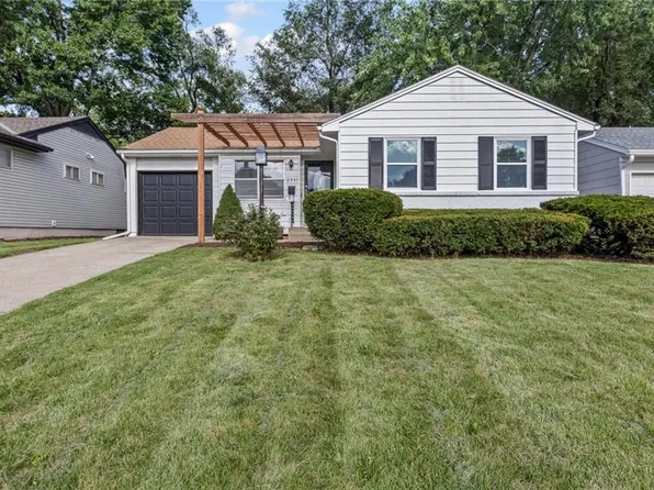 8341 Oak St, Kansas City, MO 64131