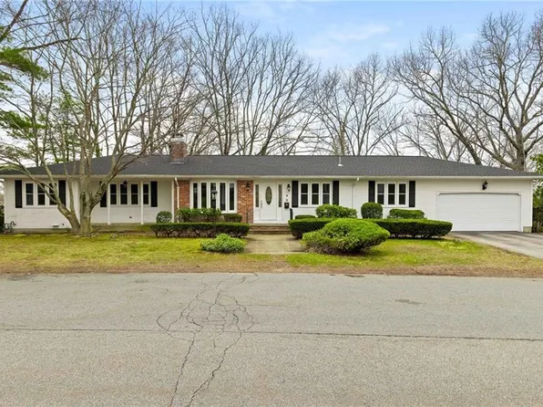 2 Julia Dr, North Providence, RI 02911