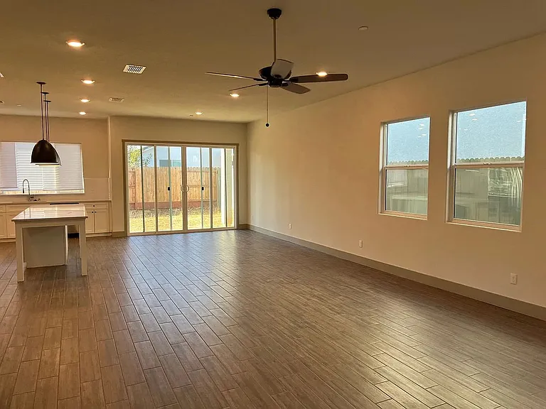 2418 Bastidas Dr — Photo 1