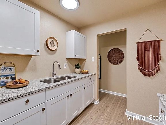 3rd image of 711 Sun Valley Dr