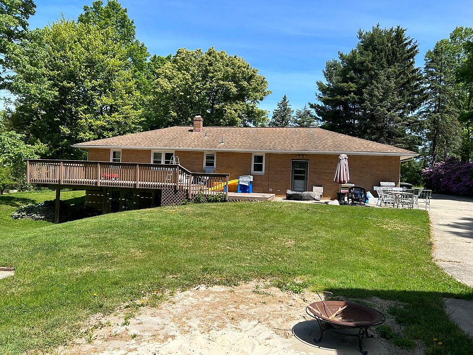 2nd image of 520 Hatch Rd