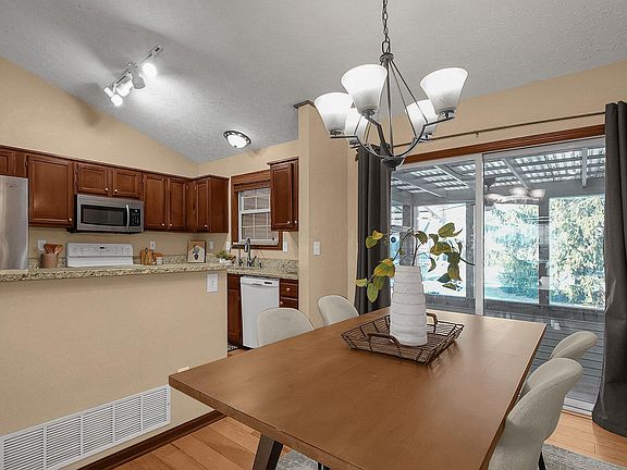 5th image of 9136 Longstone Dr