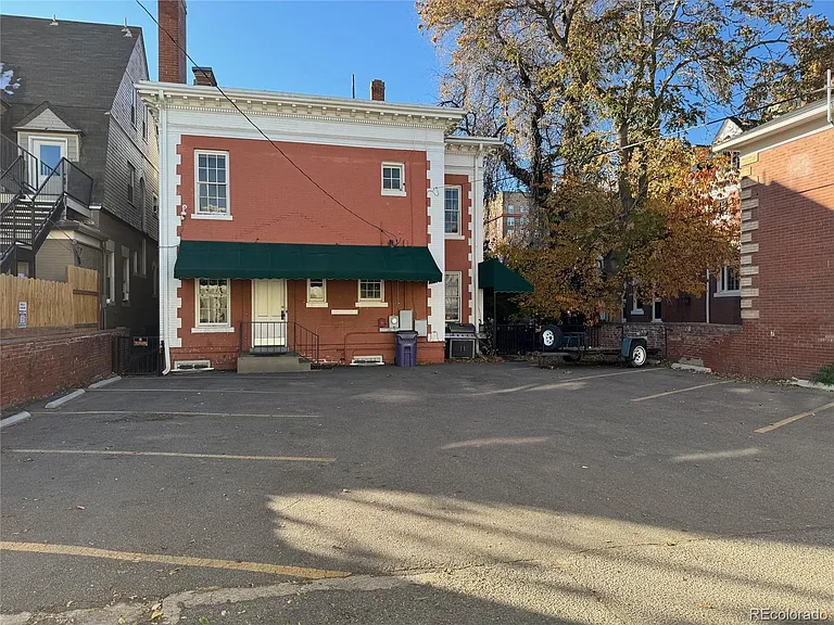 940 N Logan St — Photo 24
