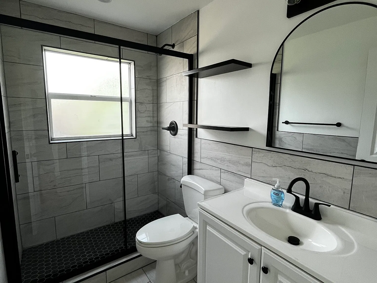 2 bed, 1.5 bath, 1020 sqft, $1,850 — Photo 2