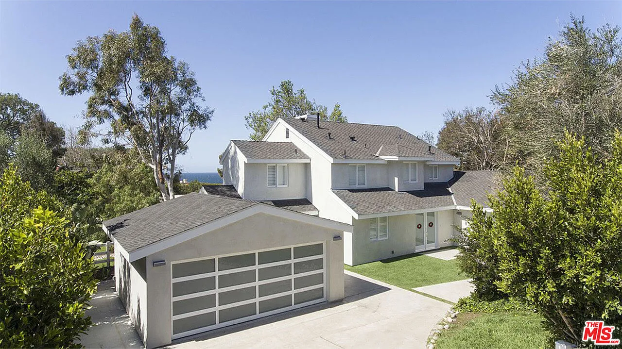 4 bed, 4.5 bath, 4019 sqft, $17,995 — Photo 1