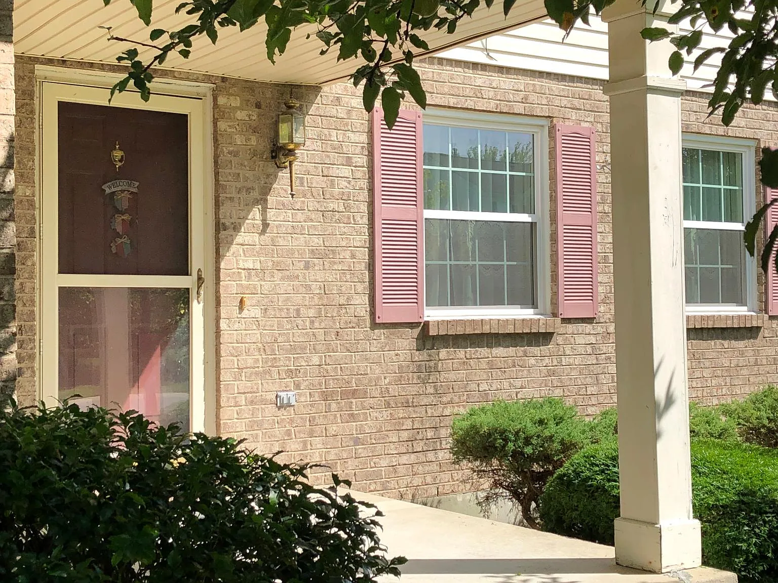 4 bed, 2.5 bath, 1919 sqft, $2,499 — Photo 3