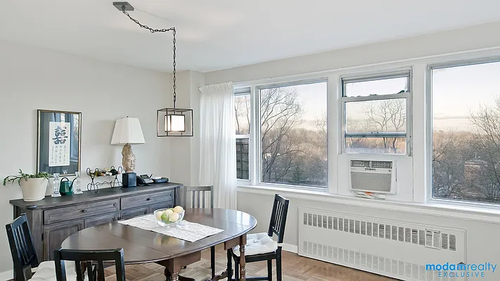 Sold by Moda Realty | media 32