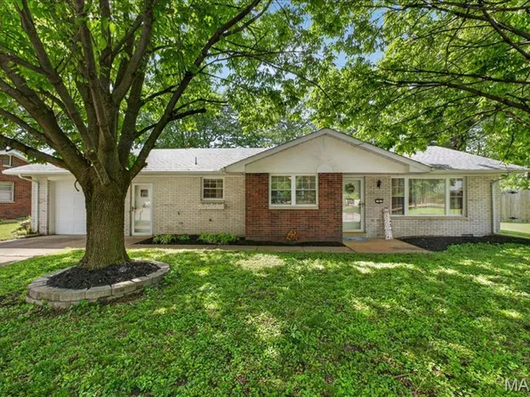 9 Debra Dr, Fairview Heights, IL 62208