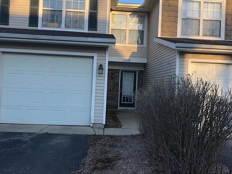 1789 Park Trl NE — Photo 2