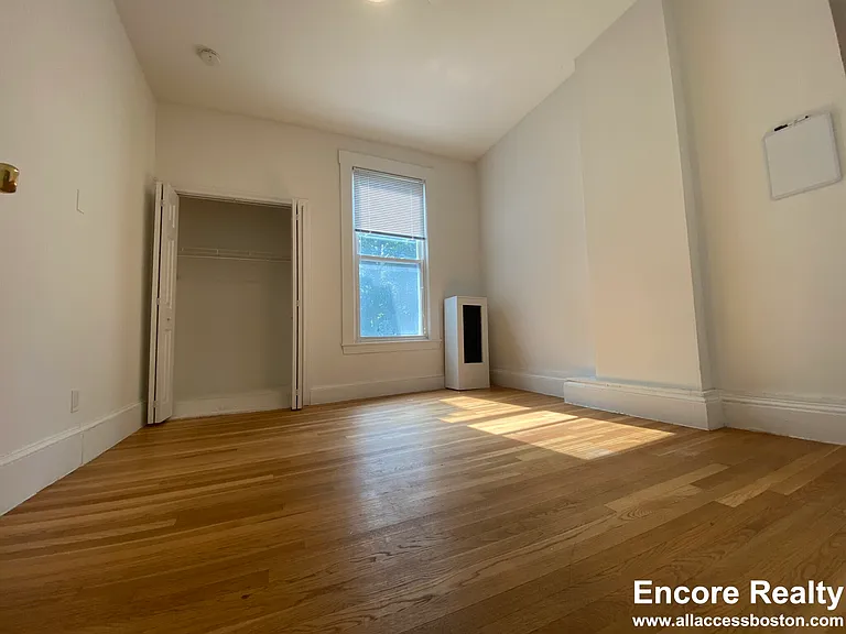 48 Newton St #2 — Photo 32