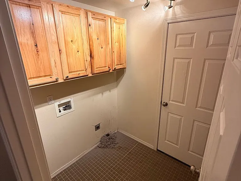 2218 NE Carrie Ln — Photo 3