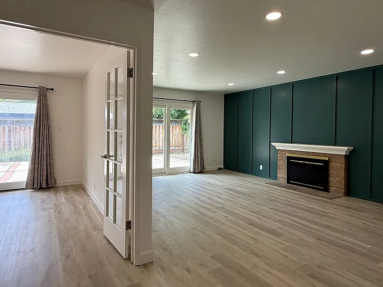 390 Howard Dr — Photo 9