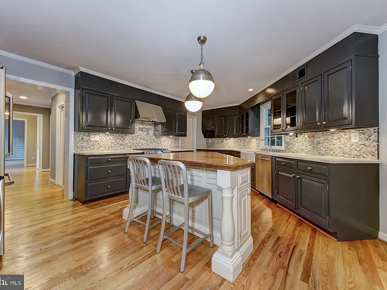 4509 Tournay Rd — Photo 2