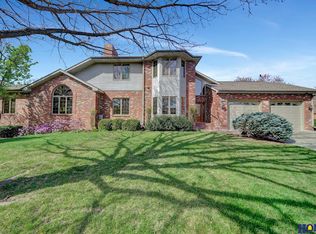 2211 Boxelder Dr, Lincoln, NE 68506