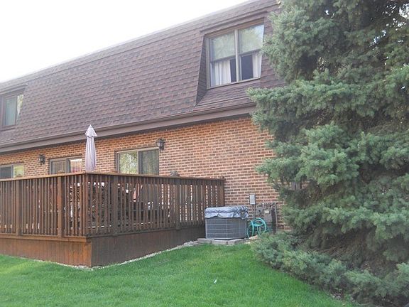 3rd image of 30 Parliament Dr W