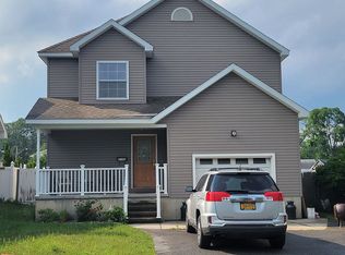 2105 Cedarlawn Ave, Schenectady, NY 12306