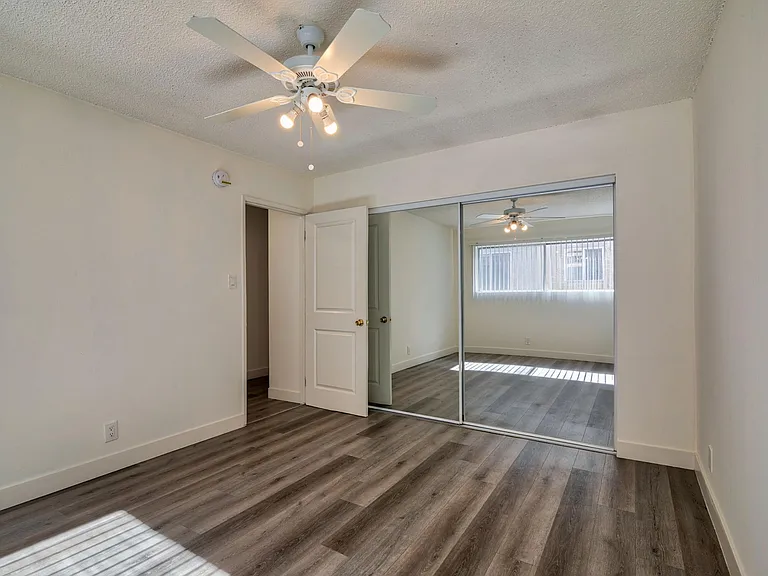 Lanark Park Apartments — Photo 10