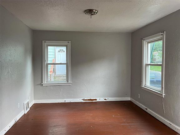 3rd image of 317 S Dade Ave