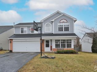 39 E Rustic Ln, Round Lake Beach, IL 60073