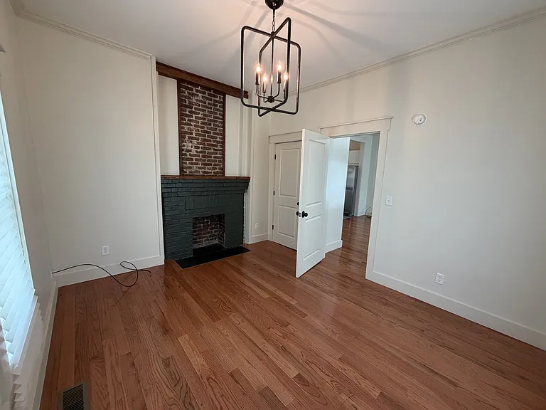 710 Carson St — Photo 11