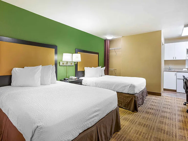 Studio Suite - 2 Full Beds
