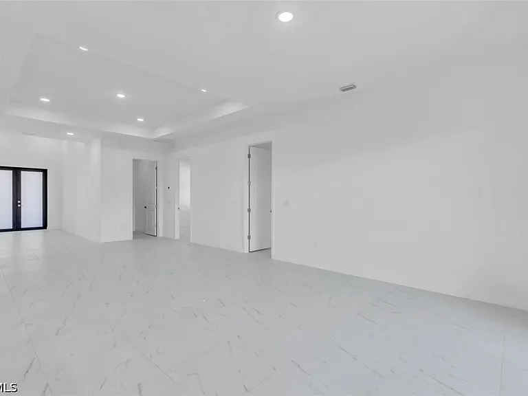 1021 Chiquita Blvd S — Photo 5
