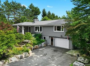 1785 Middle Rd, Highland, MI 48357