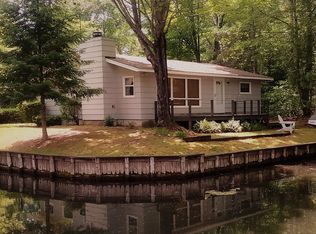 1028 Reef Rd, Indian River, MI 49749