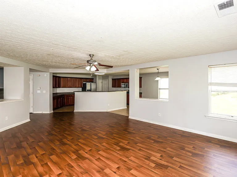2894 Edgewater St SW — Photo 5