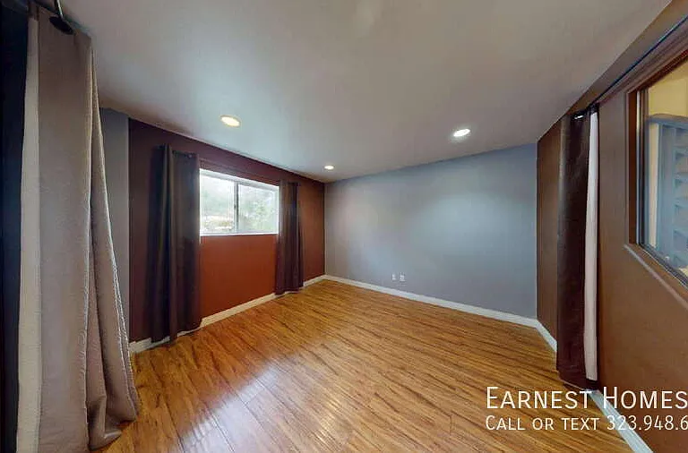 11622 Oxnard St — Photo 31