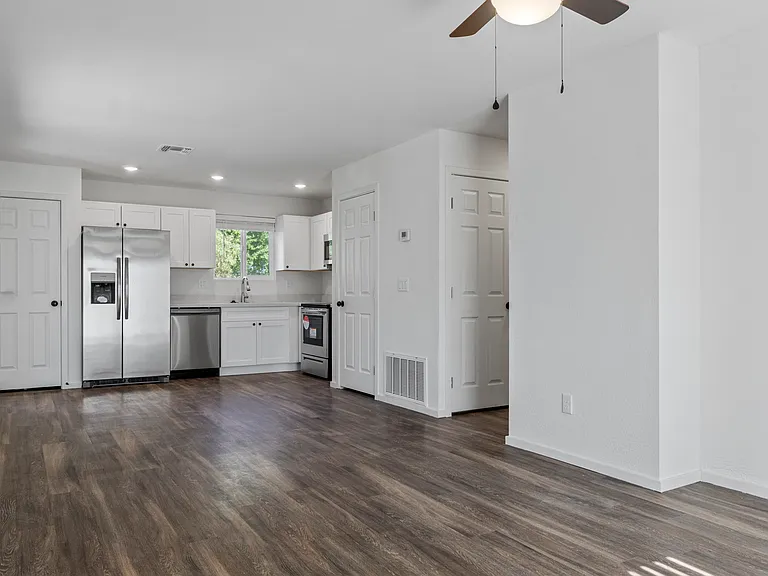 4037 S 12th St #5 — Photo 8