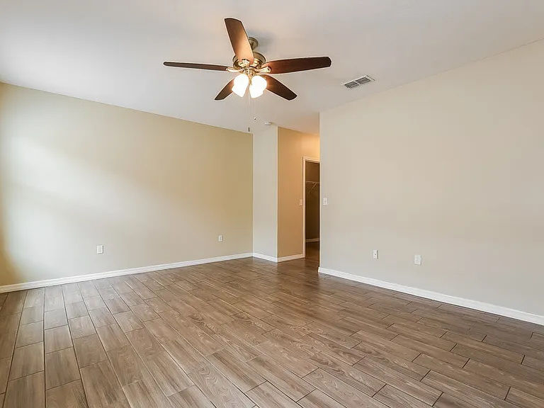 121 Daigledog St — Photo 10