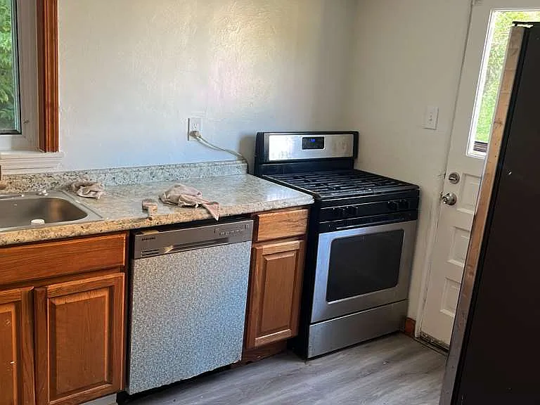 305 Jacob Dr — Photo 1